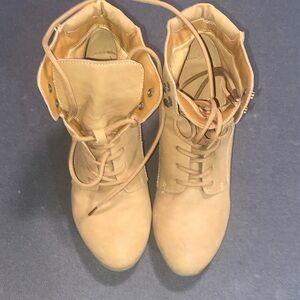 Stylish Tan Women's Boots